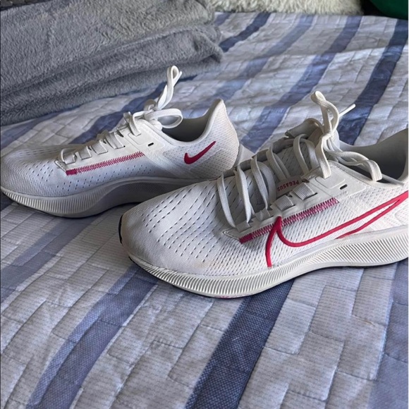 Nike Pegasus - Picture 1 of 2